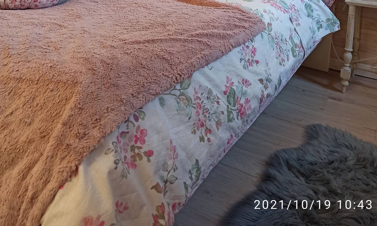 Villefort Bed & Breakfast | Shabby chic guest room