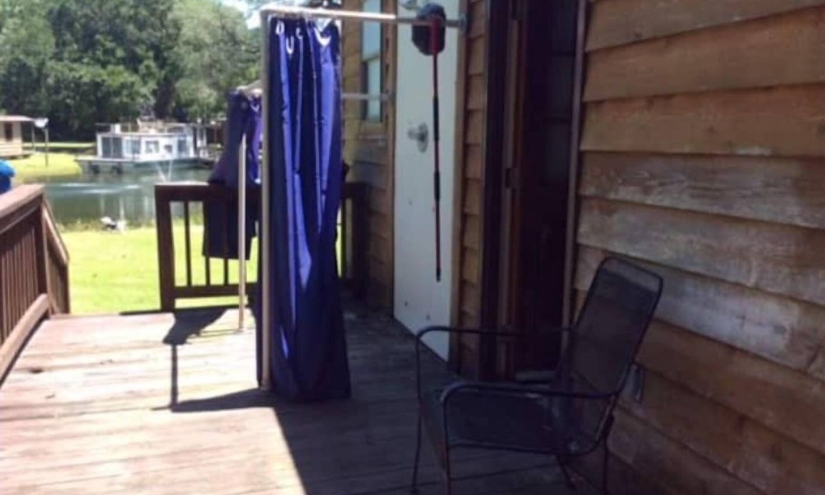 Bogalusa Cabin | Shaded Creekside Cabin