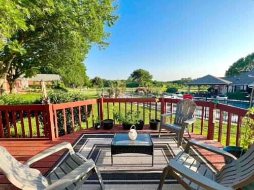 Temple House | Shaded Oaks Peaceful Golf Course and Close to BSW