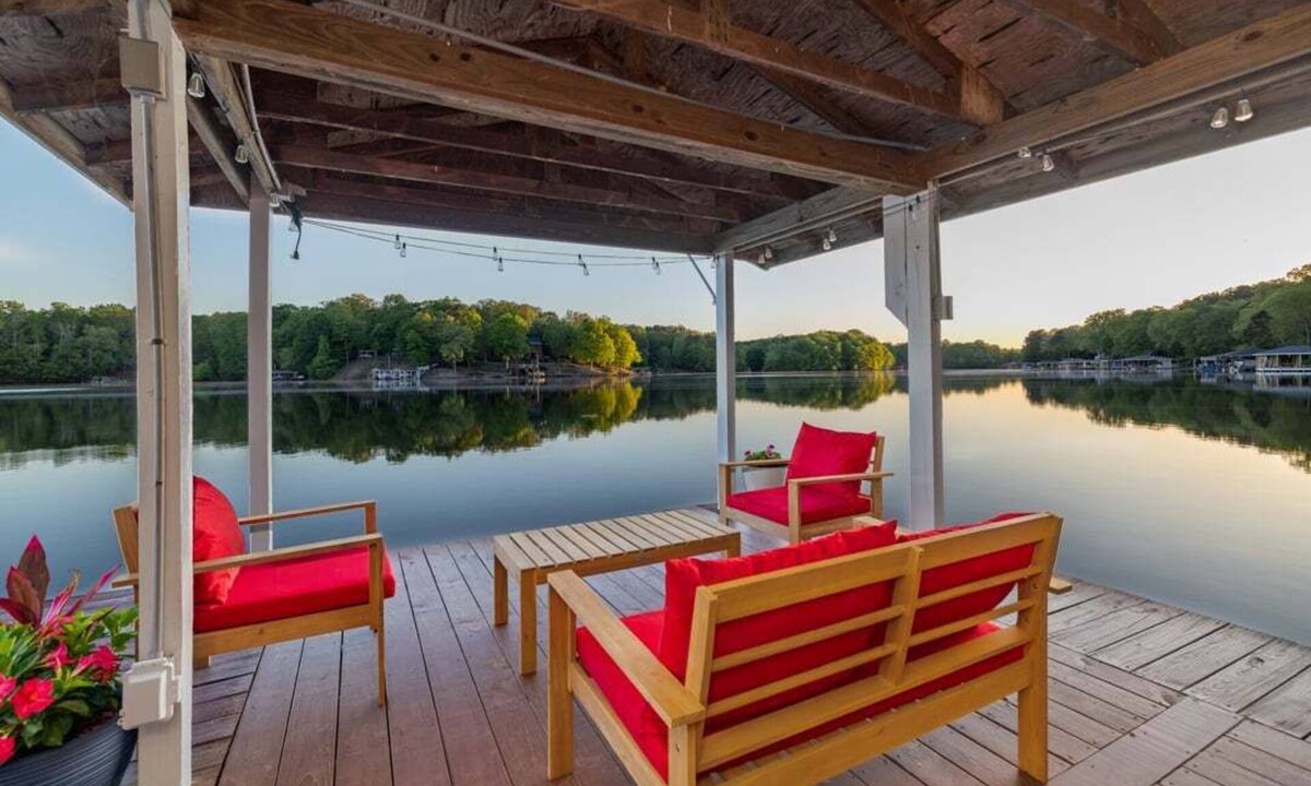 Bracey House | Shady Shores | Spectacular Views | Gameroom | Sleeps 18