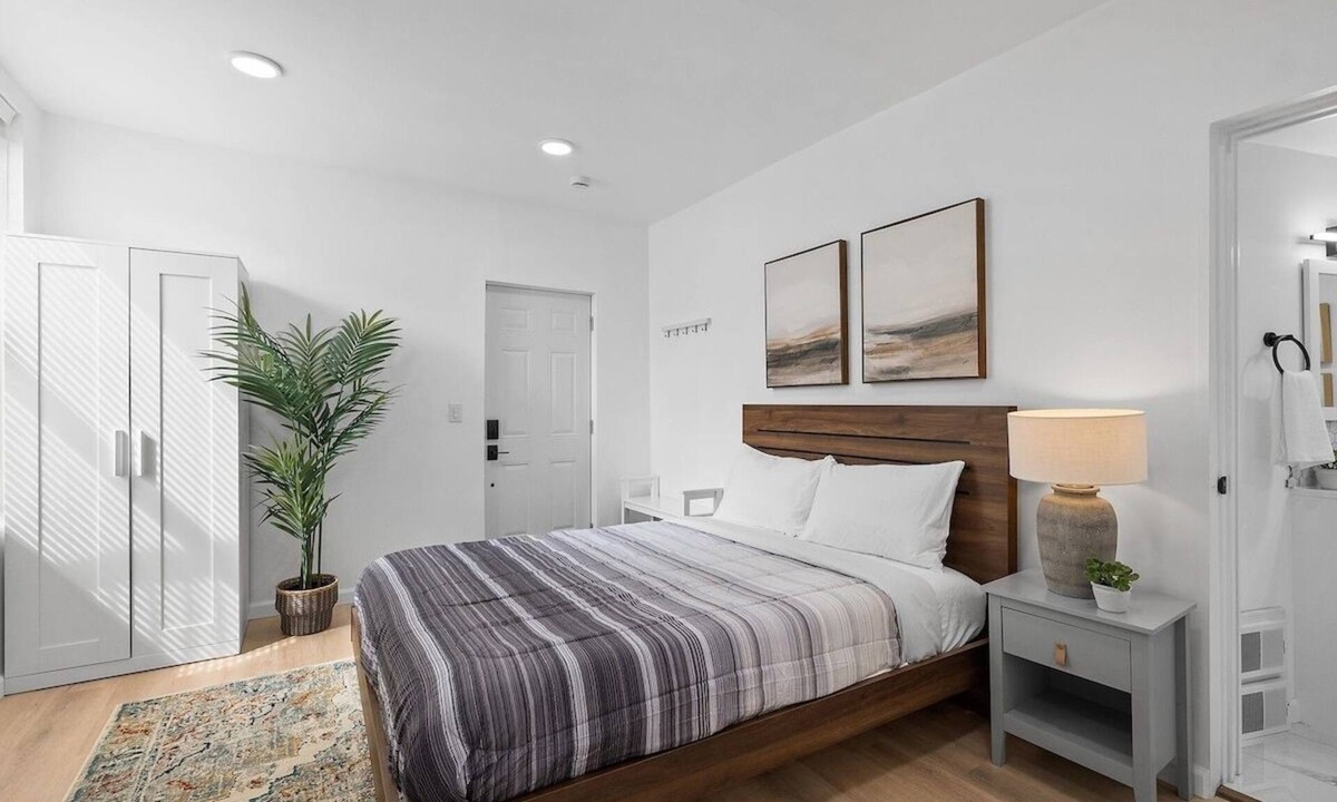 Shadyside Apartment | Shadyside/Central @2 Bright and Stylish Studio with Free Parking