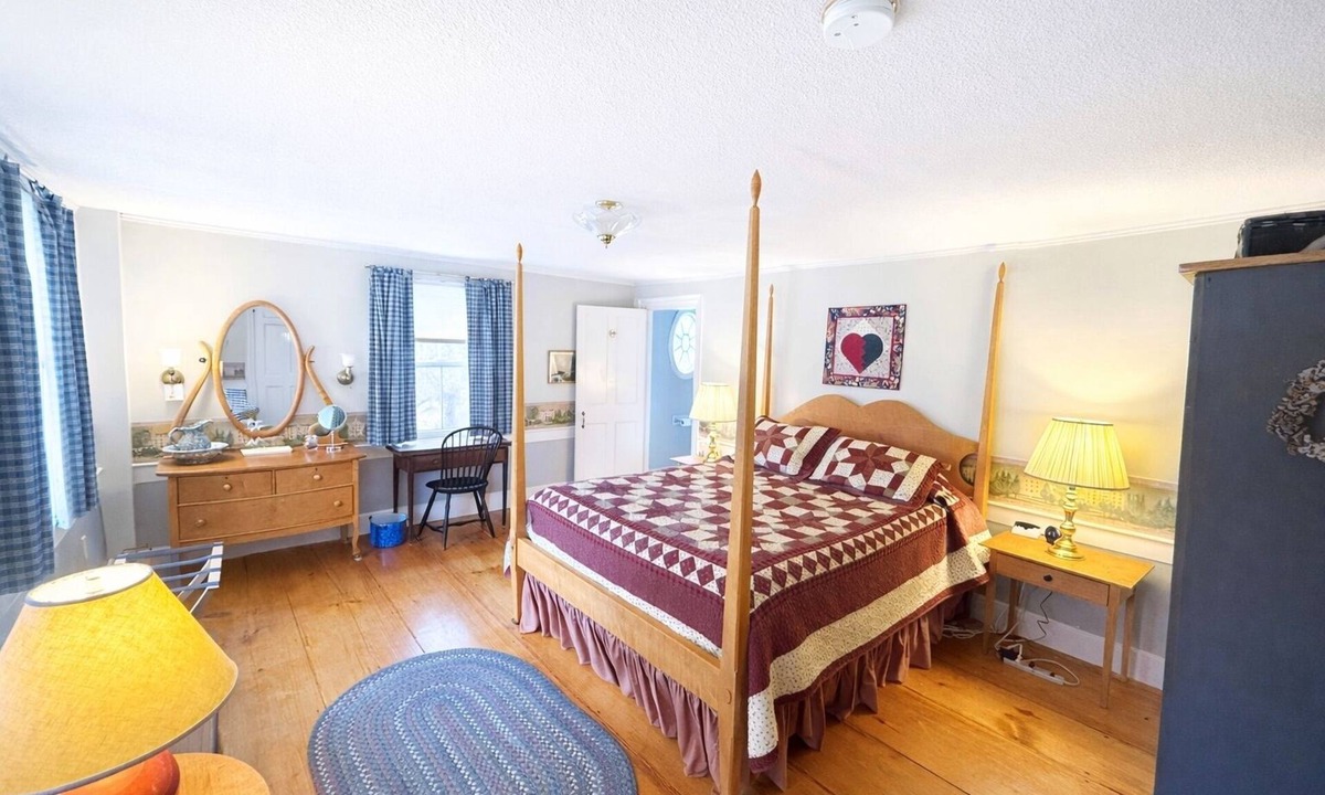 Enfield Bed & Breakfast | Shaker Room: dreamy queen size bed & private bath in historic B&B