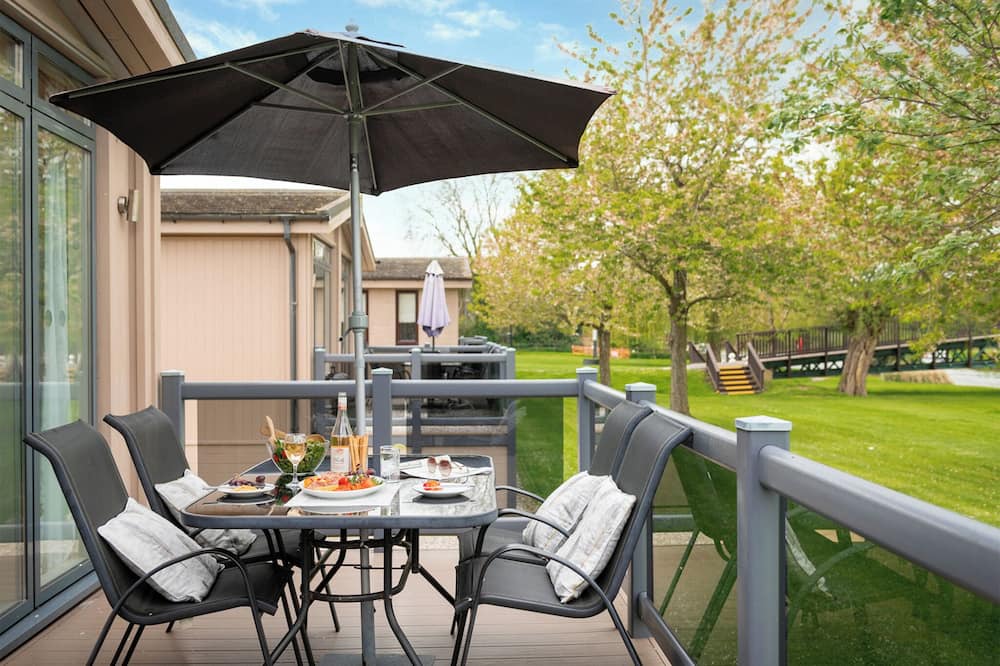 Tiddington Ski Chalet | Shakespeare Lodge Pet Friendly