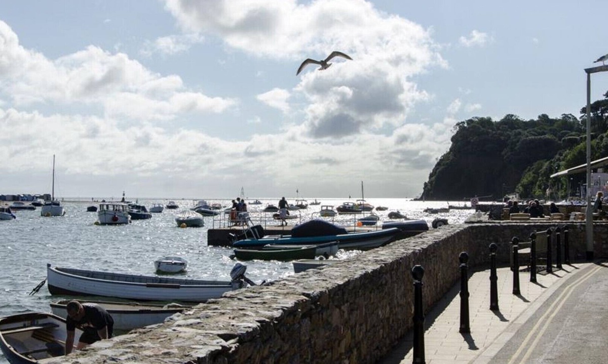 Shaldon House | Shaldon Beach Hut 2 - One Bedroom House, Sleeps 4