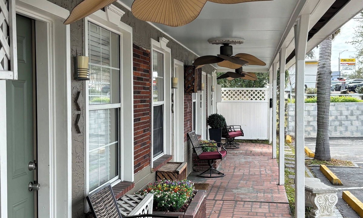 Ocala Hotel | Shamrock Cove Inn