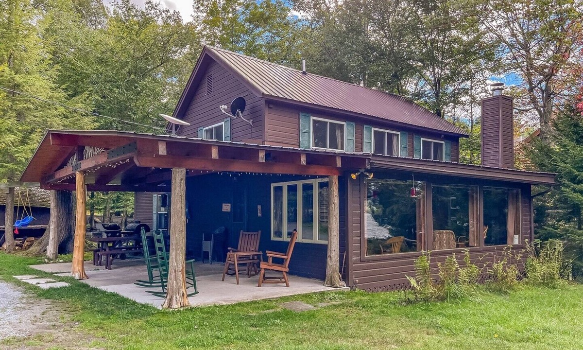 Town of Webb House | Shamrock Shores on 4th Lake