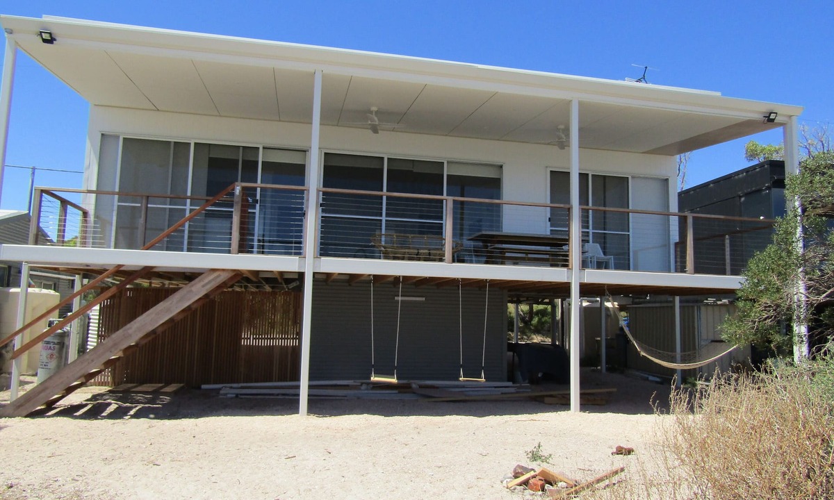 Minlacowie House | Shane's Shack - Absolute beachfront! Panoramic sea views! Free WiFi!