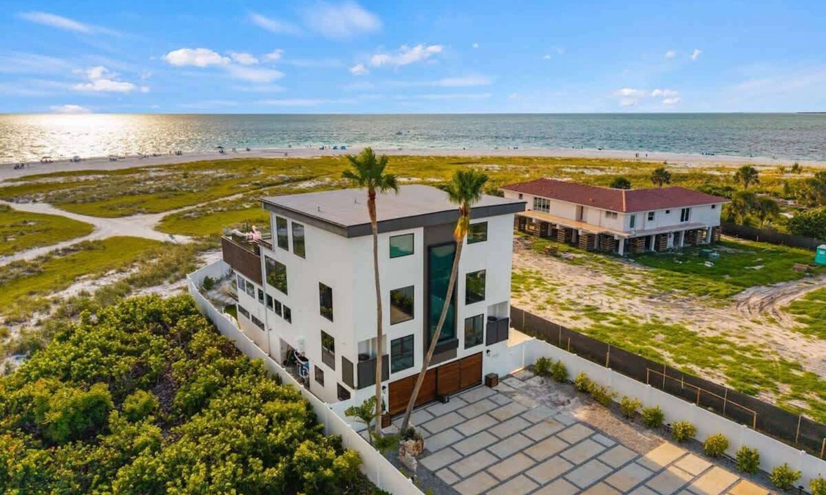 Anna Maria House | Shangri-La | Bean Point | Rooftop Pool | Golf Cart