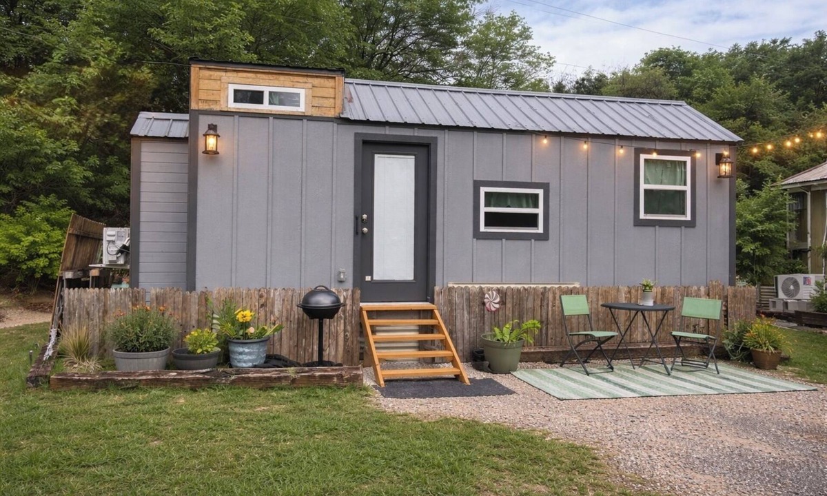 Azle House | Shangri-La Tiny Home with WiFi near Winery, Lakes, and Antique Shops!