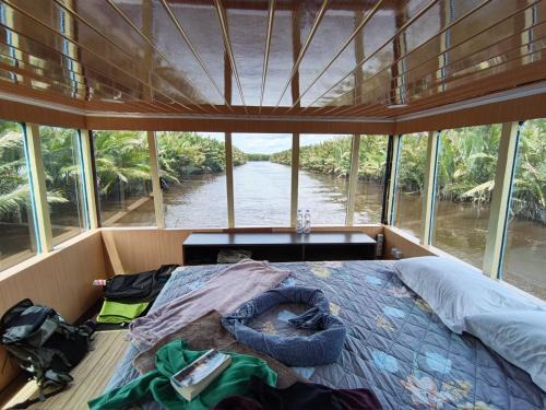 Kumai Boat Rental | Shankara Orangutan Kelotok Cabin Houseboat