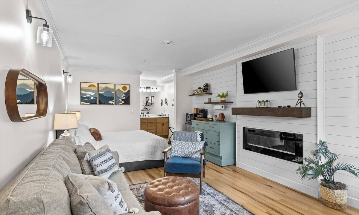 Bellaire Condo | Shanty Creek Studio, King Bed, Pool & Beach