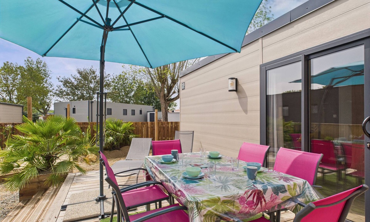 Saint-Gilles-Croix-de-Vie Ski Chalet | Shared heated swimming pool, 2 adults 2 children