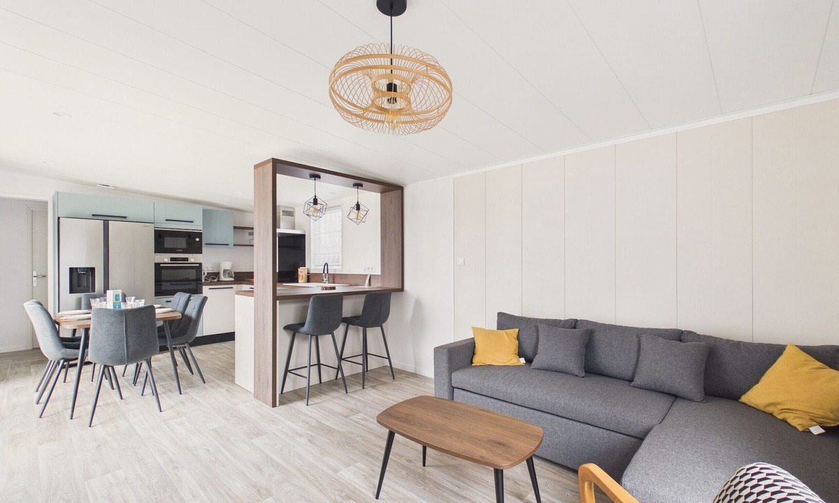 Saint-Gilles-Croix-de-Vie Ski Chalet | Shared heated pool, accommodation for 6