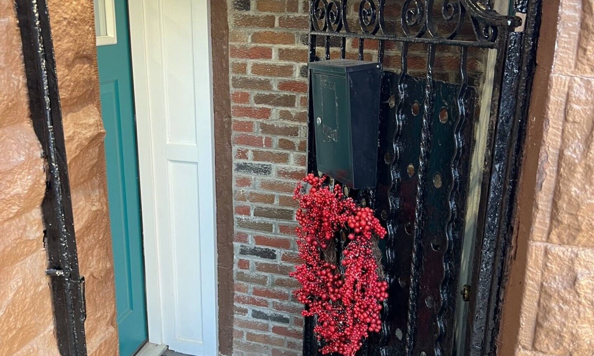 Crown Heights Apartment | Share this Historic Brownstone with the Host