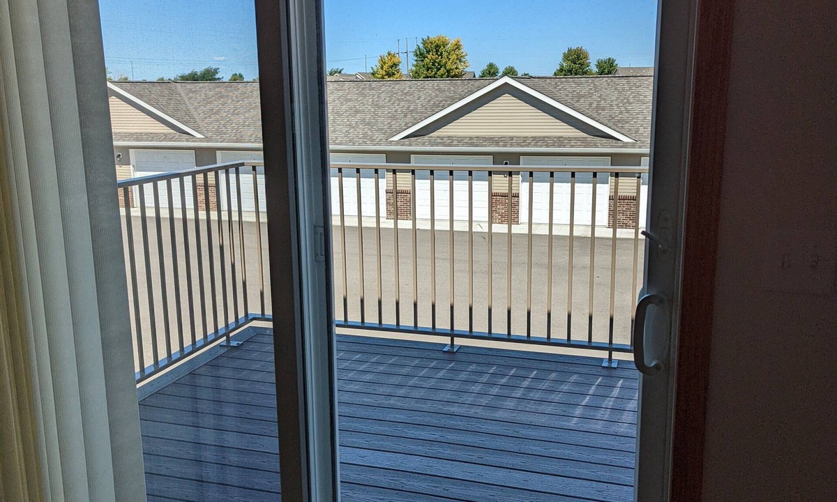 Mankato Apartment | Shared apartment, queen air mattress
