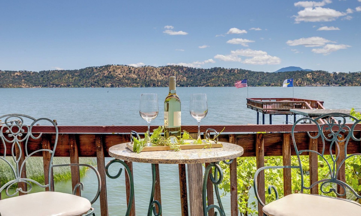 Wilbur Springs House | Shared Boat Dock at Clear Lake Couple’s Retreat