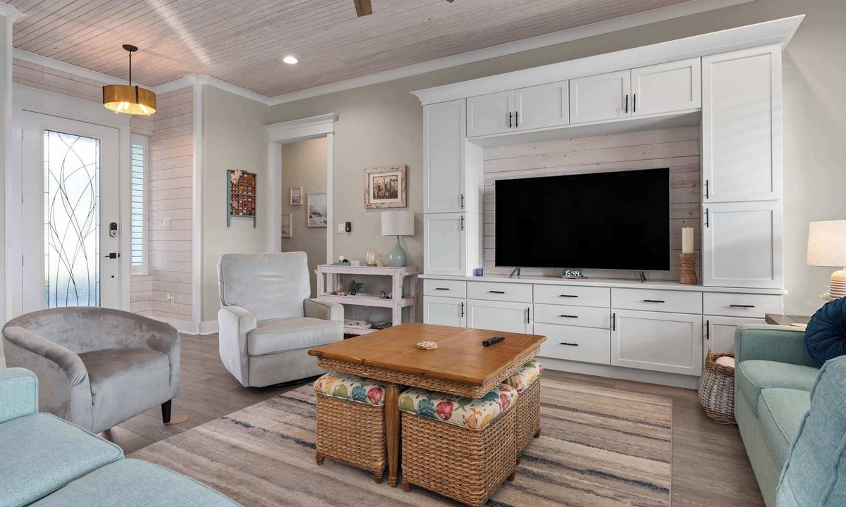 Port Aransas House | Shared Communal Pool | Hot Tub | Grill | Game Room