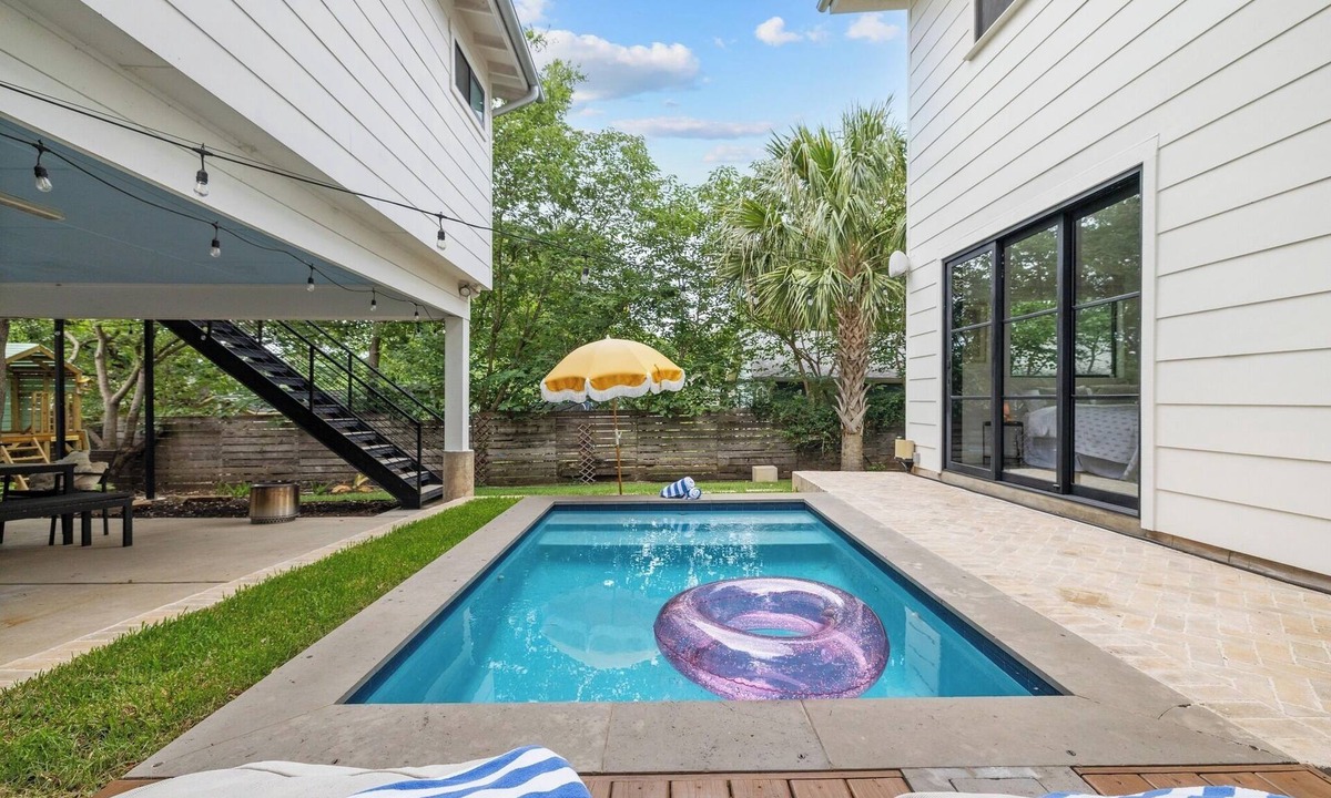 Blackshear-Prospect Hill House | Shared Pool + East Austin - Eastside Palm House!