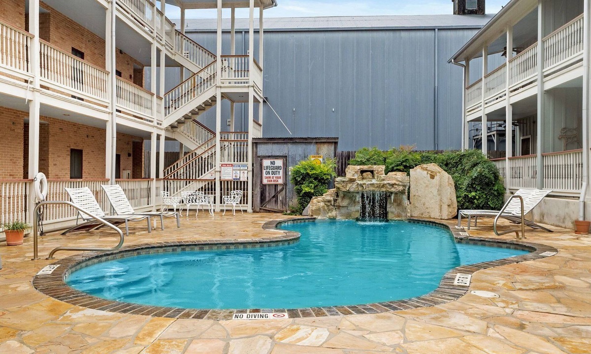 Gruene Condo | Shared Pool | Near Gruene Hall & Schlitterbahn