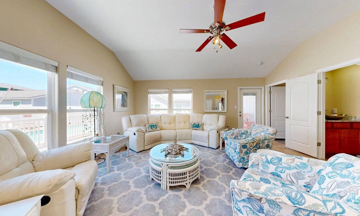 Safe Harbor Condo | Shared Pool, Pet Friendly, Minutes to the Beach