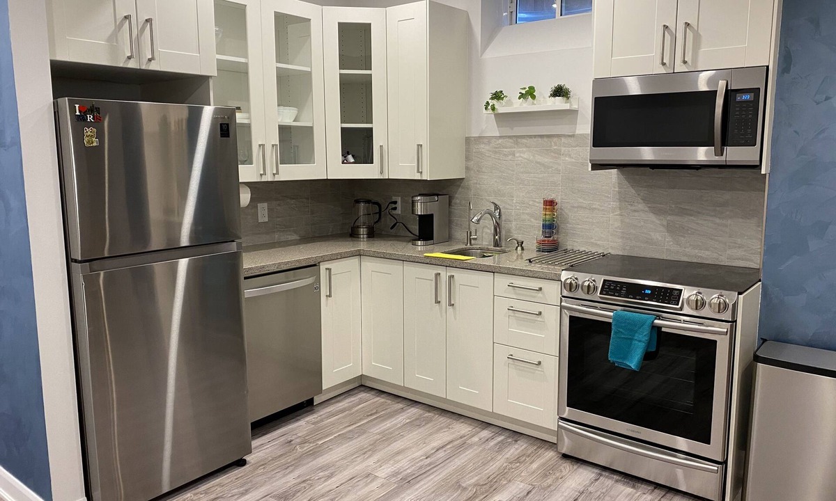 Sharon Apartment | Sharon getaway with everything you need