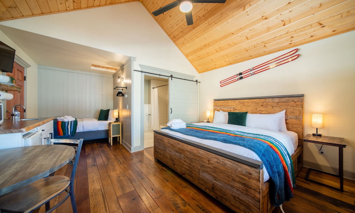 McCloud Cabin | Shasta View Lodge - Cabin 3