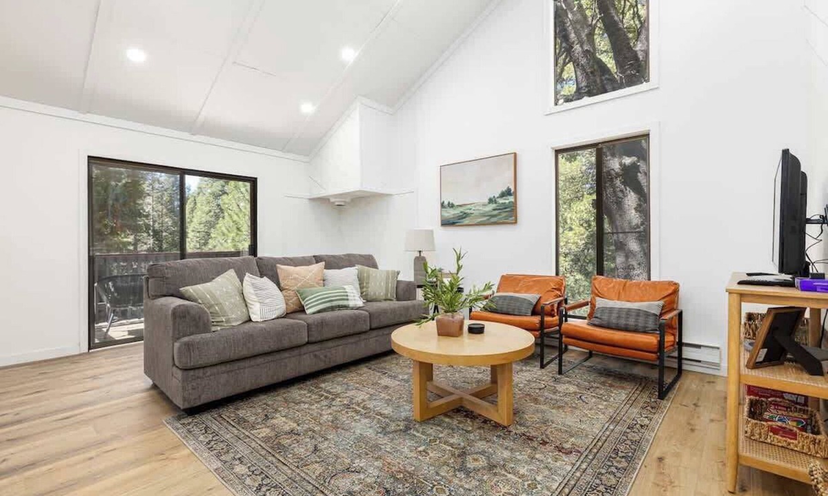 Shaver Lake Condo | Shaver's Modern Forest Retreat-Pool & Spa