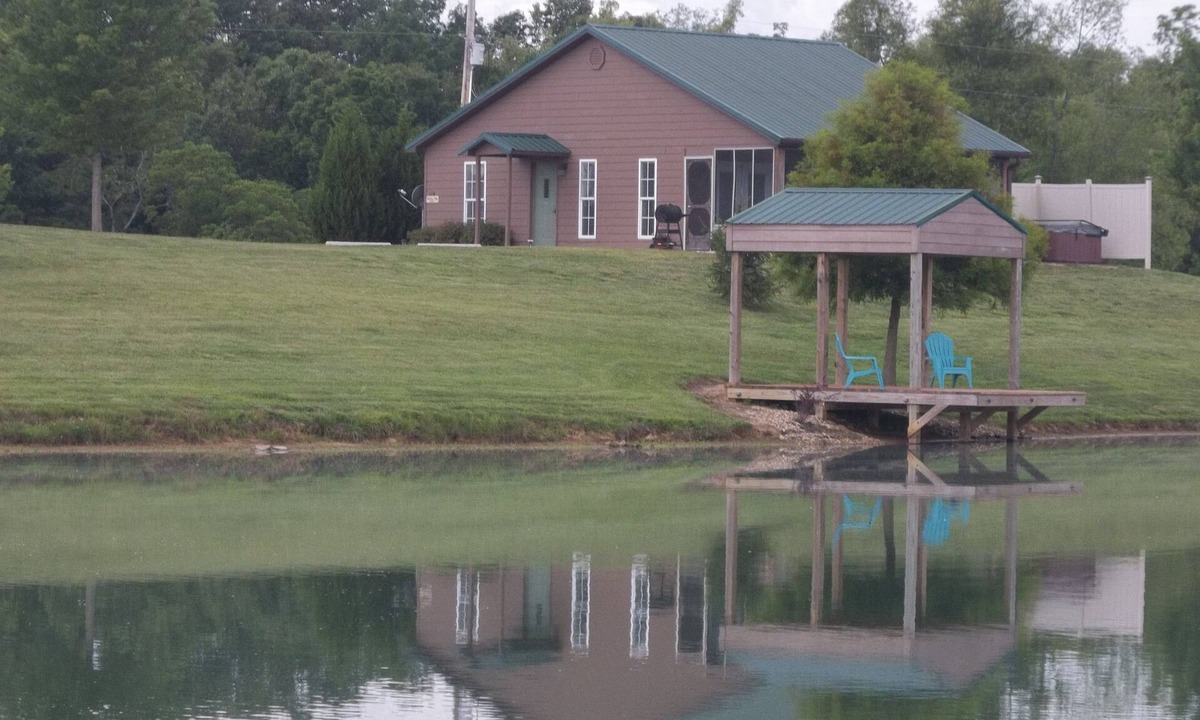 Buncombe Cabin | Shawnee National Forest Romantic Lake Cabin with Hot Tub, near Wine Trail