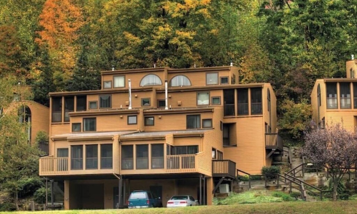 East Stroudsburg Apartment | Shawnee Village - 2 bdrm villa