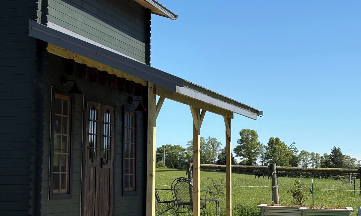 Makanda Cabin | Shawnee Wine Trail Farm Stay