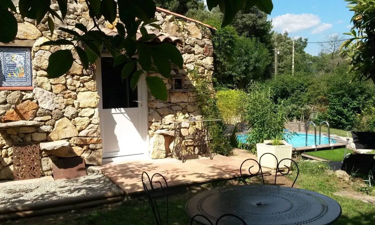 Sillans-la Cascade Apartment | SHED STUDIO WITH PRIVATE POOL