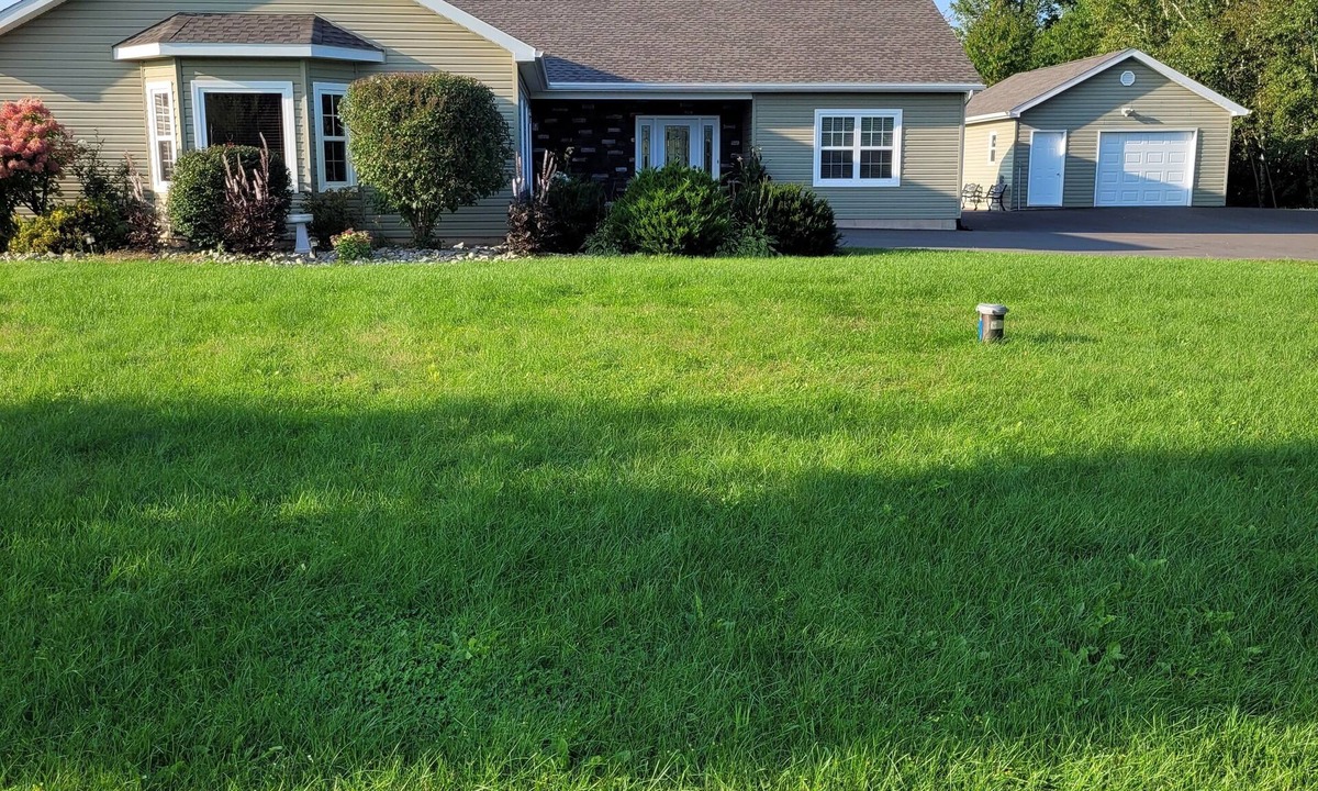 Shediac Bridge House | Shediac Cape, 7 miles from Parlee Beach.n15 minutes from Moncton