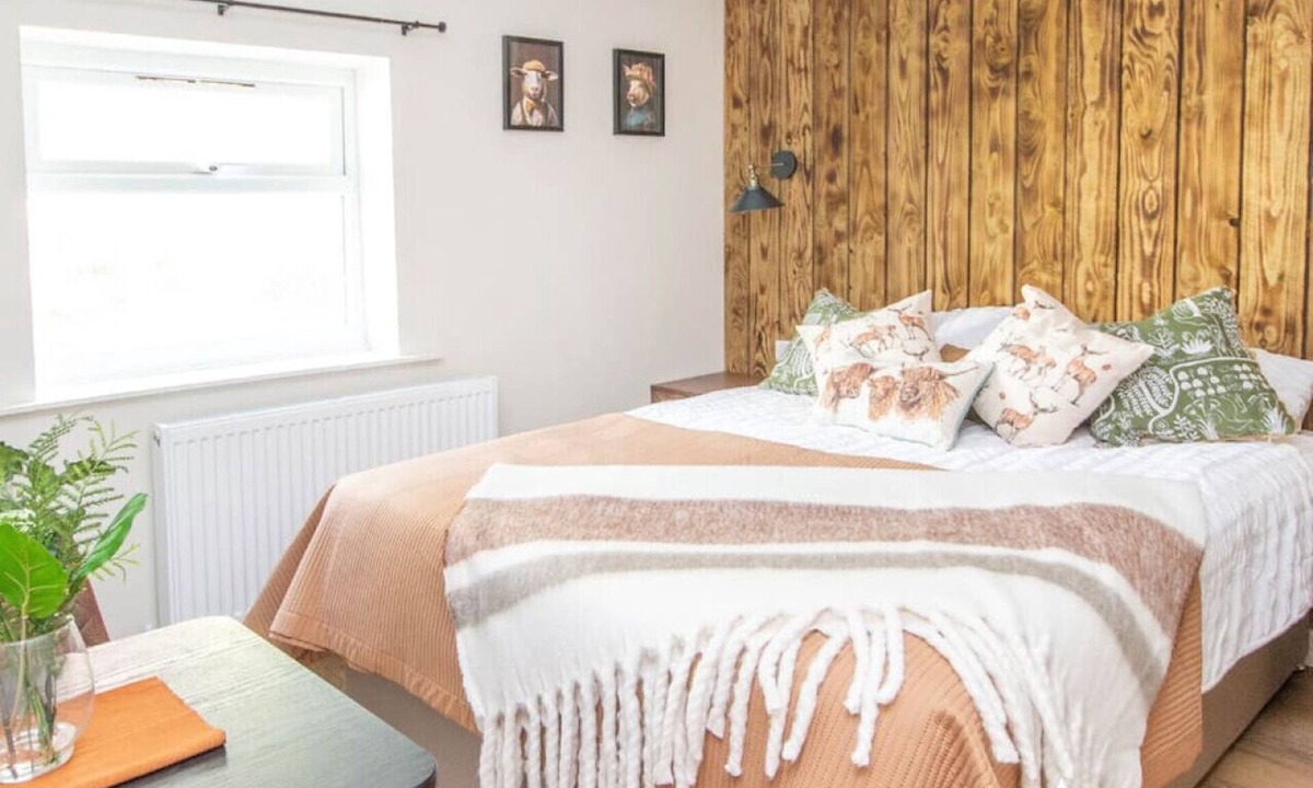 Dibden Purlieu Apartment | Sheep Room 11 -Peaceful Double - New Forest