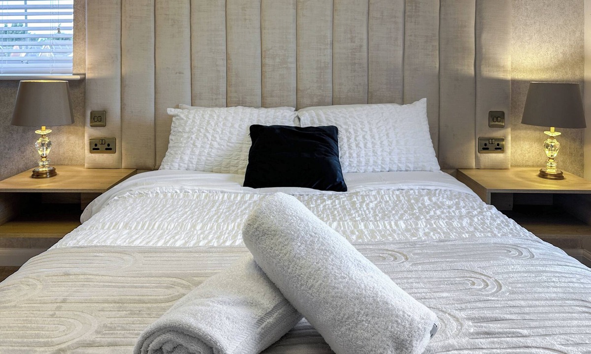 Catcliffe House | Sheffield Charming Detached 4bd Home