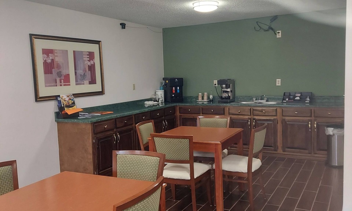 Jeffersonville Hotel | Shelaine Inn