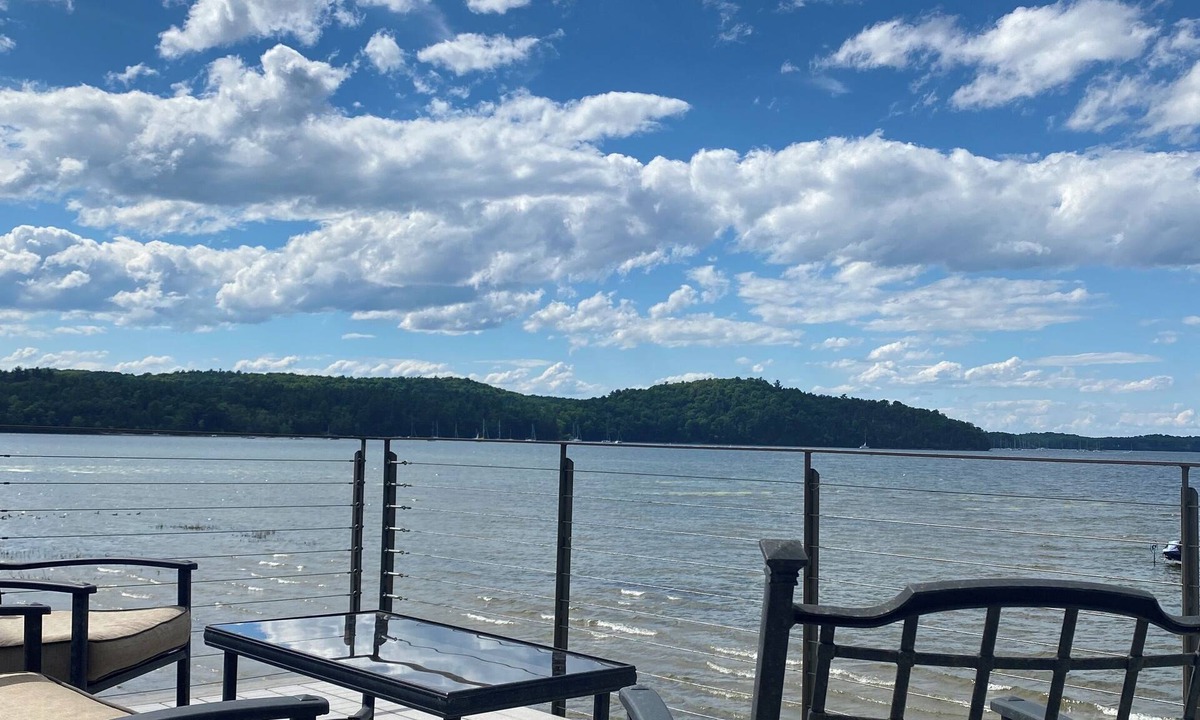 Shelburne House | Shelburne Bay Waterfront Getaway