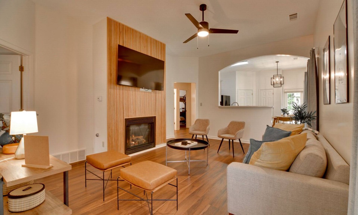 Cordova House | Shelby Farms Greenline Access: Modern Cordova Home