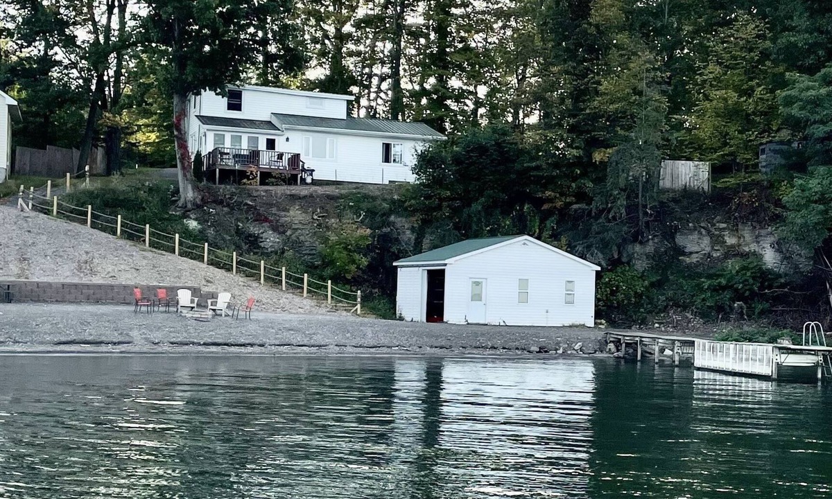 Ovid Cottage | SHELDRAKE SPECTACULAR LAKE VIEW