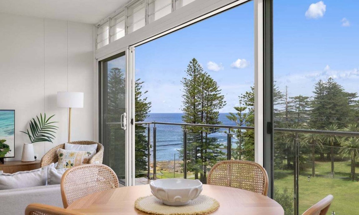 Cronulla Condo | Shelly Beach Park and Ocean Views