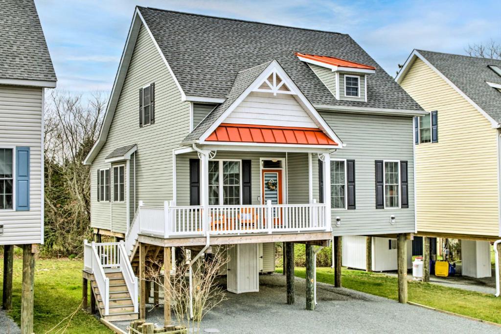 Cedar Neck House | Shell Cottage with BBQ 4 Mi to Bethany Beach!
