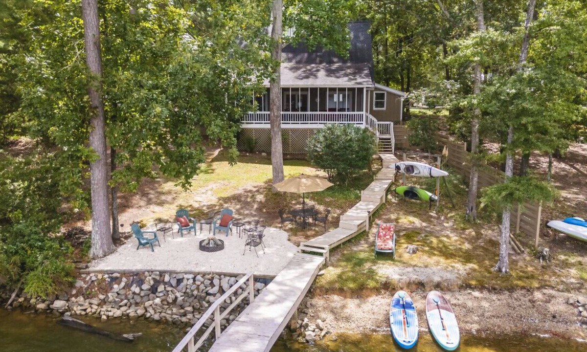 Leesville House | Shellcracker - Dock, SUPs, Firepit, Games and more