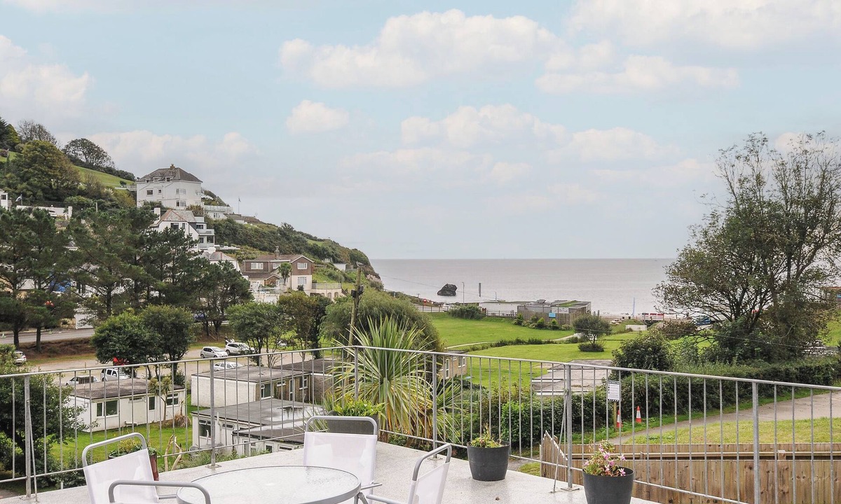 Millendreath Cottage | SHELLS COTTAGE, pet friendly, with a garden in Looe