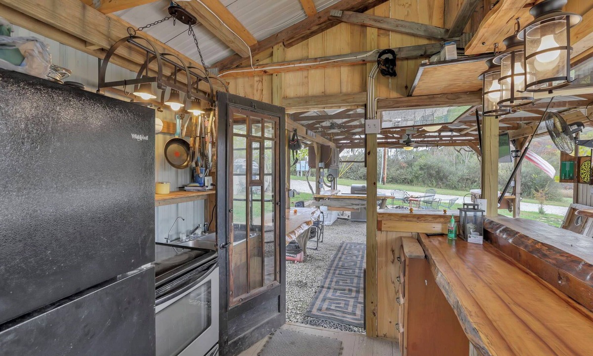 East Fultonham House | Shelter House with Camp Kitchen
