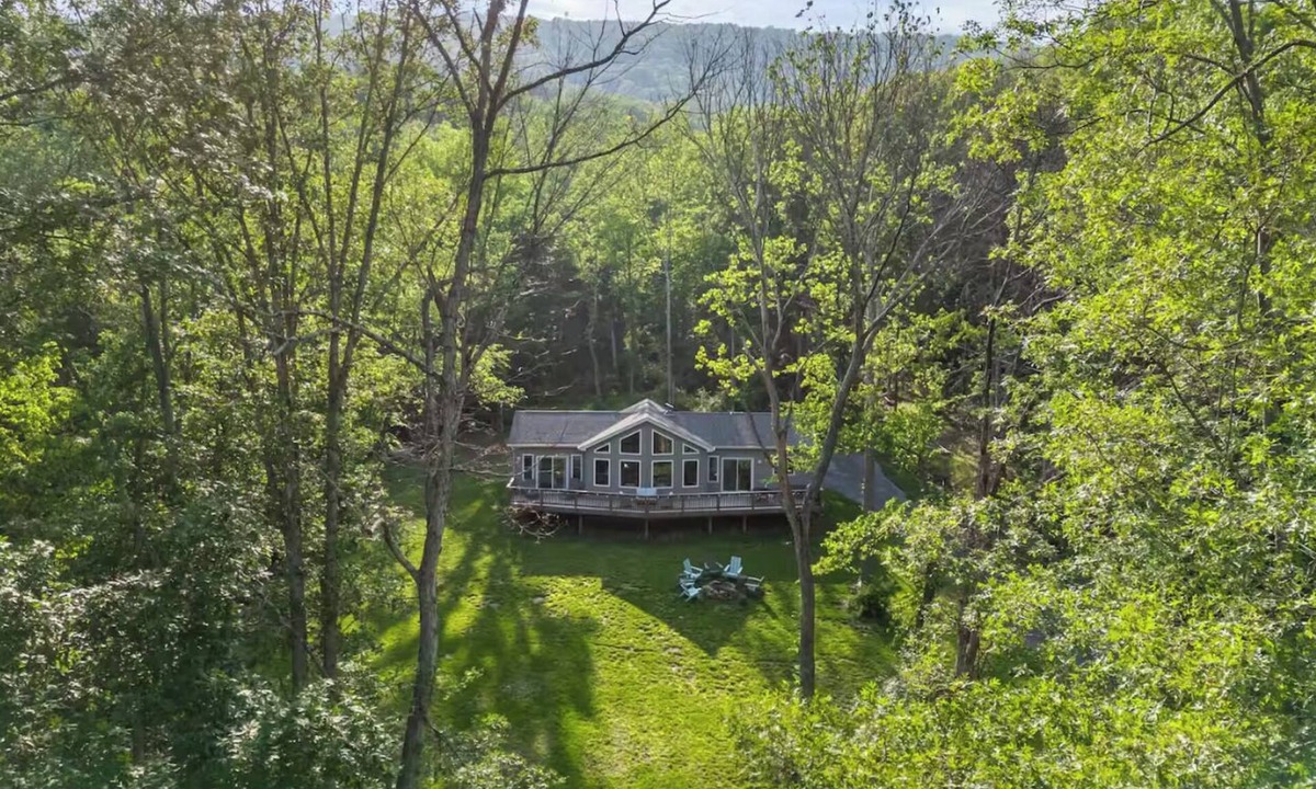 Bentonville Cabin | Shenandoah Escape Cabin - Hot Tub, Sauna, Fire Pit & Forest Views. Near Hiking