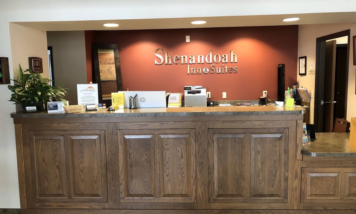Shenandoah Hotel | Shenandoah Inn & Suites
