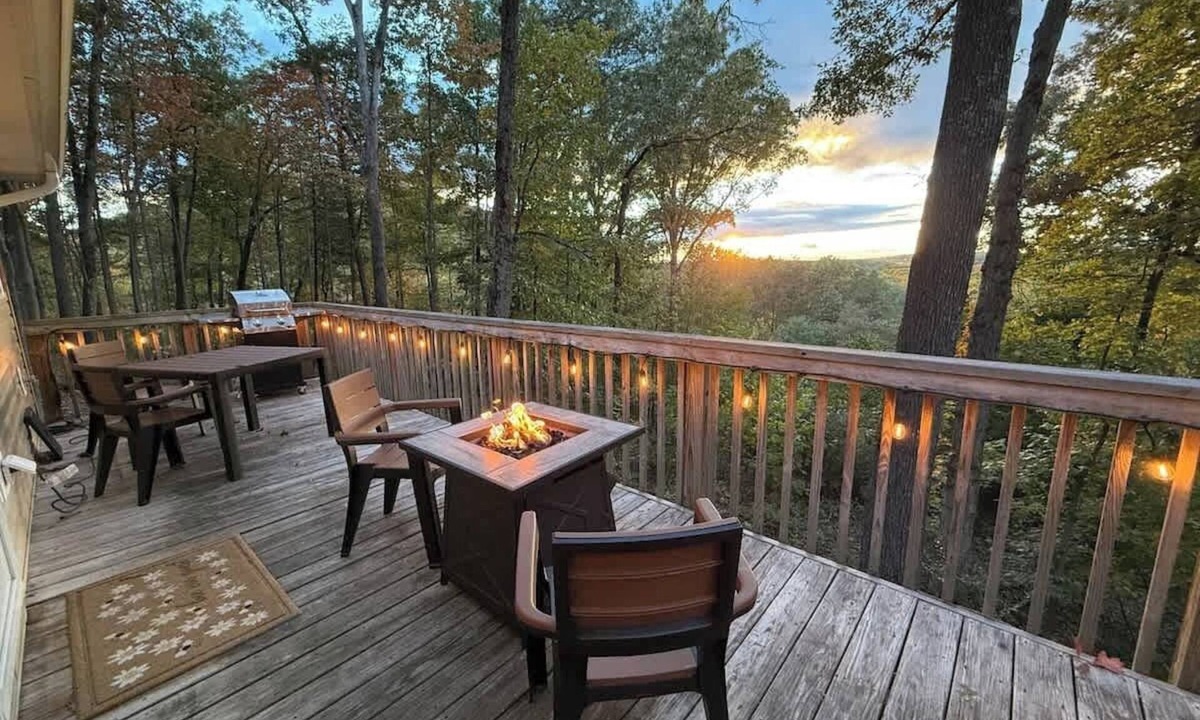 Front Royal Cabin | Shenandoah Twilight | Cozy Cabin with Hot Tub & Sunset Views