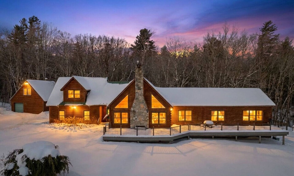 Stratton House | Shepardson Brookside: VAST+AT Hike | A/C | Brook