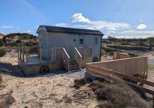 Findhorn Apartment | Shephards Hut by the Beach
