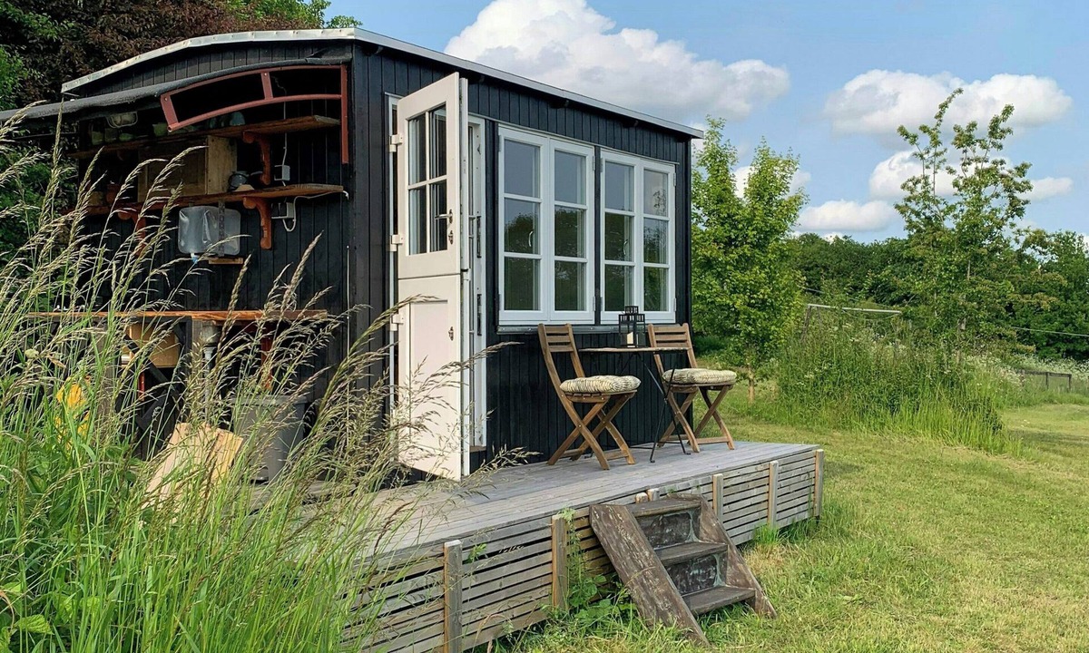 Vester Skerninge House | Shepherd's hut with lake view in Ollerup