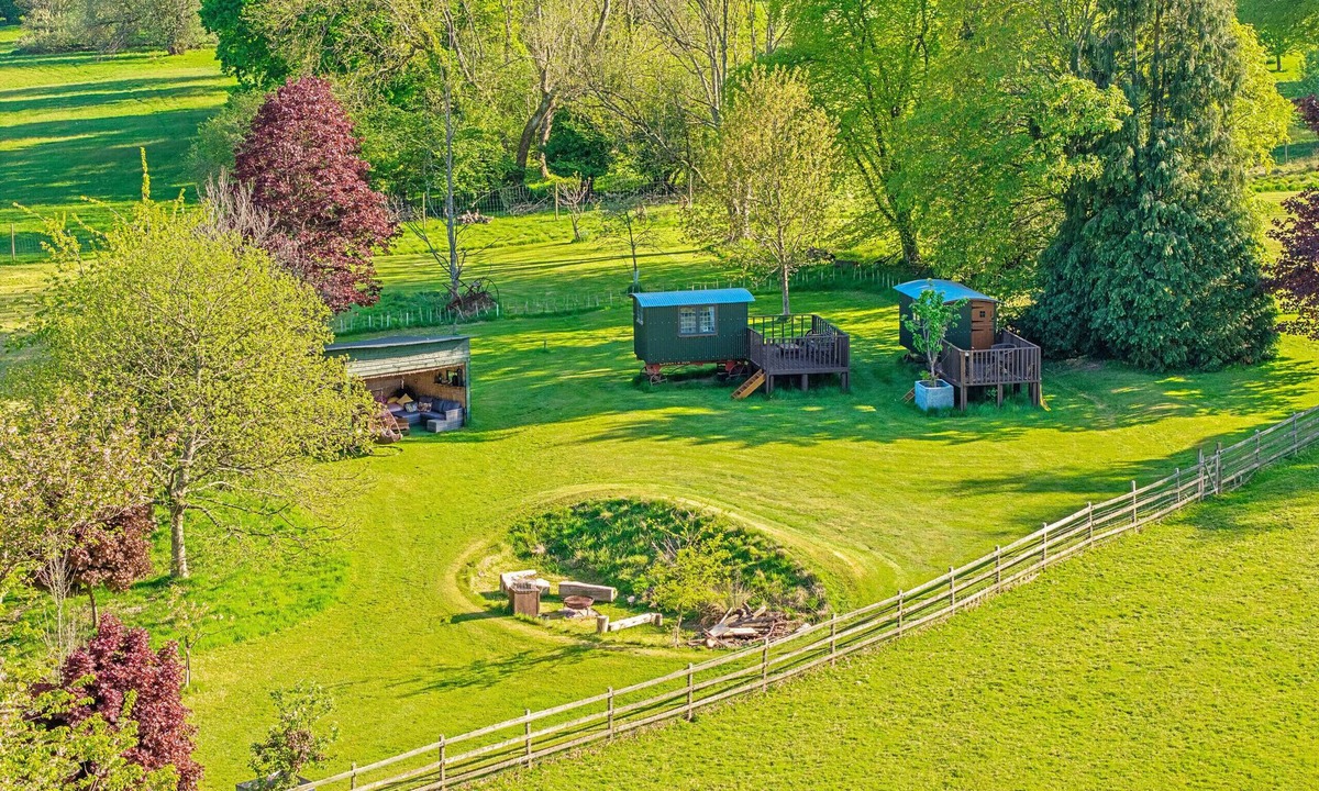Romsey Ski Chalet | Shepherd's Hut at Hilltop Farm